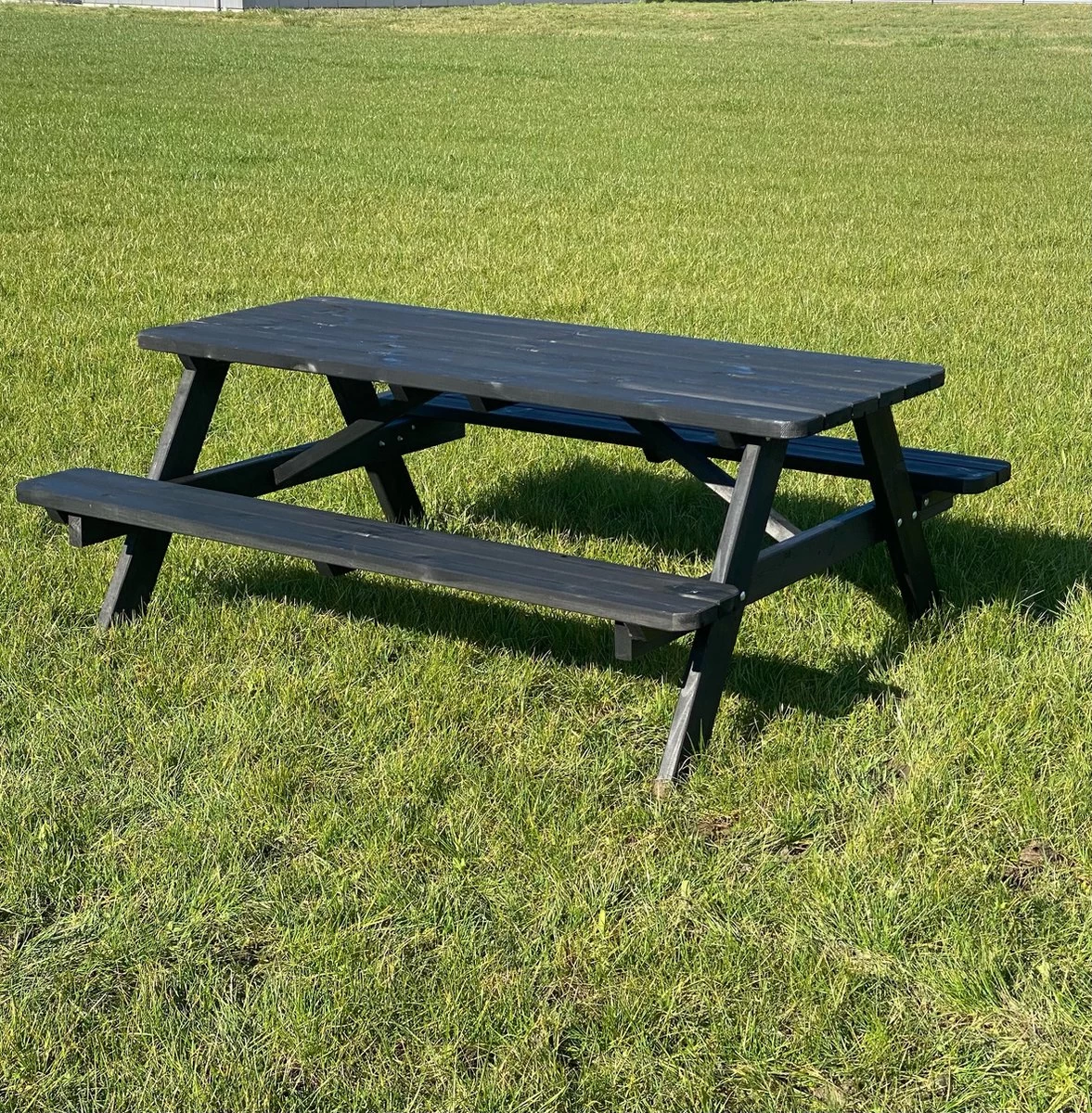 Goedkopepicknicktafels.nl | Zwarte XL Picknicktafel | Tuintafel 6 Persoons | Zwart Gespoten Gedroogd Grenen Hout! - Afbeelding 6