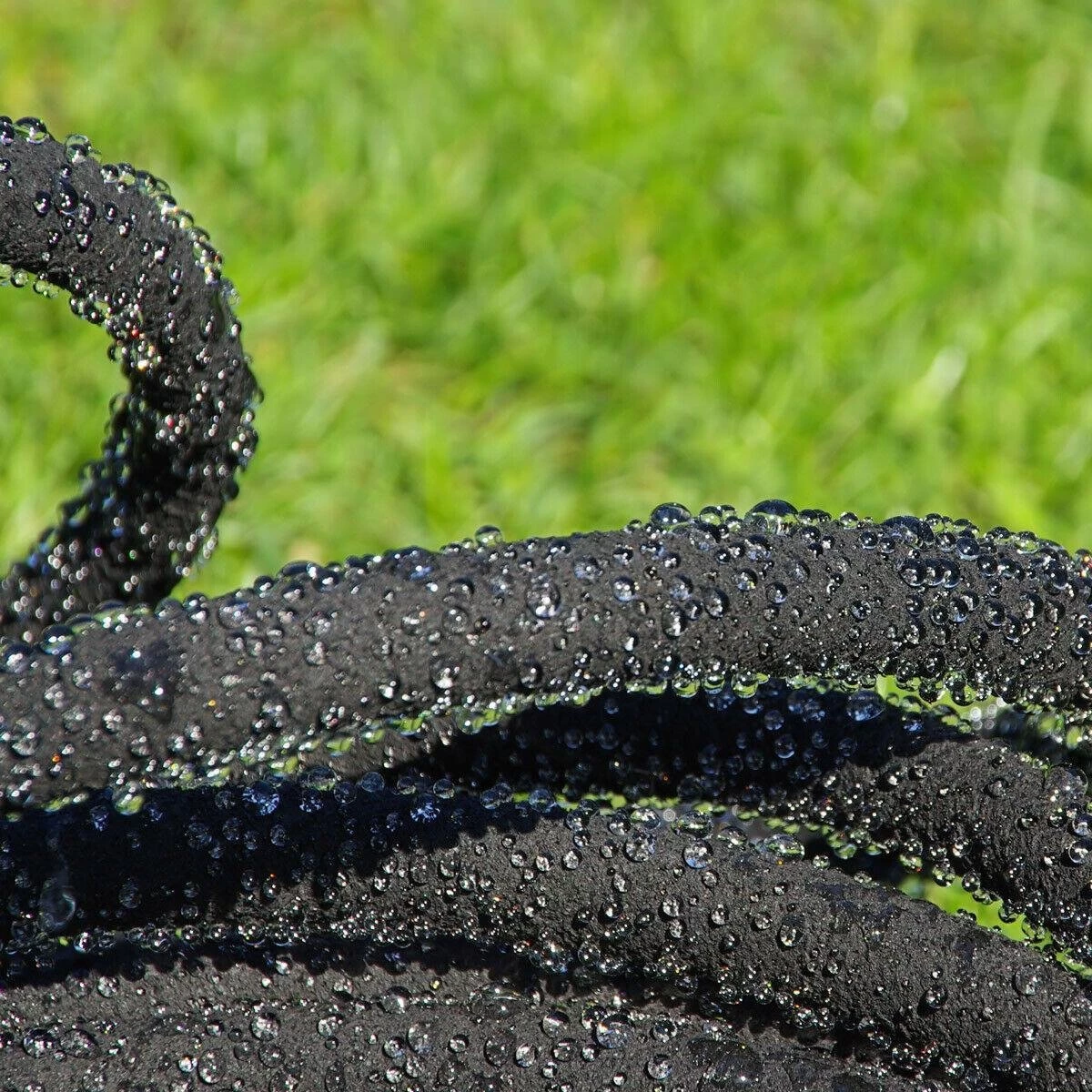 Meisterhome ® - 30 Meter - Druppelslang - Druppelsystemen - Zweetslang - Bewatering - Bewateringssysteem - Druppelsysteem - Irrigatie Set - 70% Waterbesparing - Druppelaars - Tuin, Gras, Planten - Met 38 Hulpstukken Voor Vast Zetten En Verlengen - Afbeelding 2